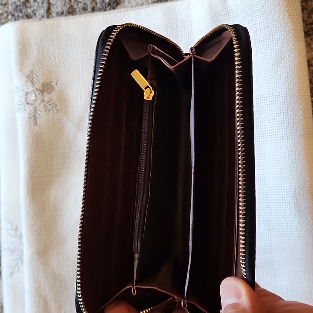 Black Croc Embossed Wristlet Wallet. - Picture 4 of 9